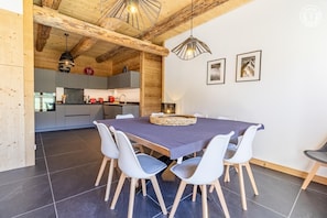 Dining - EVEREST LODGE - BEAUFORT (BEAUFORT)