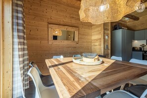 Dining - MAKALU LODGE - BEAUFORT (BEAUFORT)