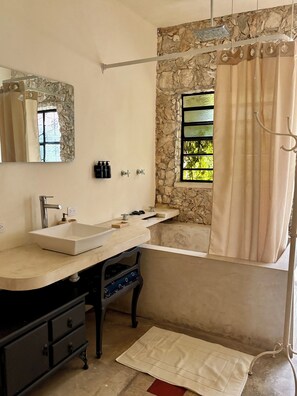 Shower, hair dryer, towels, soap - Artful 4BR Mérida Home with Pool & Vibrant Mexican Charm, City Center (Centro)