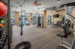 Fitness facility - Chic 2br apartment in West Midtown Free Parking Washer & Dryer (Atlanta)