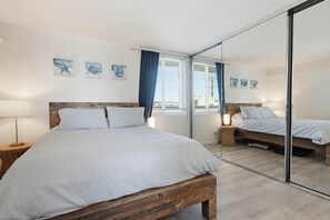 1 bedroom, iron/ironing board, free WiFi, bed sheets - Steps to Ocean * Heart of Mission Beach * SeaWorld Views (San Diego)
