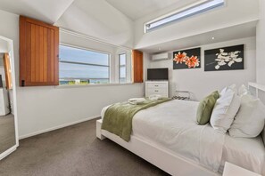 3 bedrooms, desk, iron/ironing board, WiFi - Stay Central Taupo - right in Taupo's CBD! (Taupo)