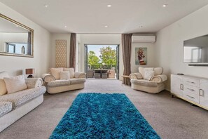 TV - Stay Central Taupo - right in Taupo's CBD! (Taupo)