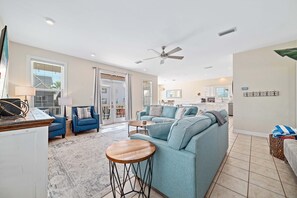 Smart TV - Steps to Beach | Community Pool & Hot Tub | Spacious Family Retreat | BEACHBALL PROPERTIES (Gulf Shores)