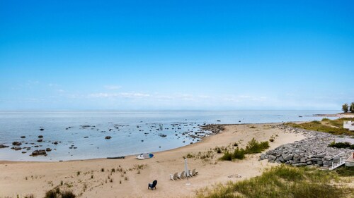 Experience luxury at Thorne Swift Lakehouse, Harbor Springs - Lake Michigan