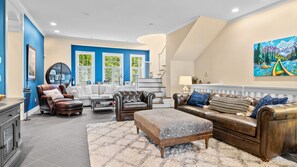 TV connectée, livres, chaîne hi-fi