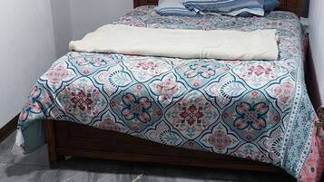 1 quarto, acesso à internet, roupa de cama