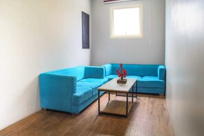 Living area - Sunrise Hotel Malang (Malang)