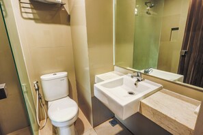 Habitación superior, balcón | Baño