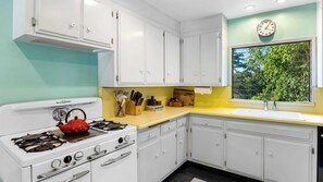 House (2 Bedrooms) | Interior - Spanish Revival Charm in Silver Lake w/ Patio, BBQ & Walkable Location Maltman Manor by Avantstay (Los Angeles)