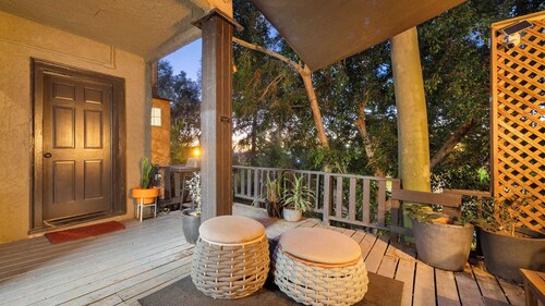 Spanish Revival Charm in Silver Lake w/ Patio, BBQ & Walkable Location Maltman Manor by Avantstay