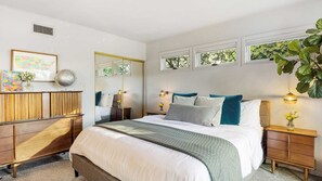 House (2 Bedrooms) | Interior - Spanish Revival Charm in Silver Lake w/ Patio, BBQ & Walkable Location Maltman Manor by Avantstay (Los Angeles)