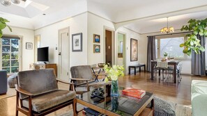 House (2 Bedrooms) | Interior - Spanish Revival Charm in Silver Lake w/ Patio, BBQ & Walkable Location Maltman Manor by Avantstay (Los Angeles)