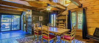 Grenville Gem: Luxury Chalet,Pool & Jacuzzi Oasis