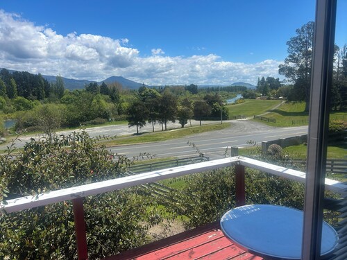 Tongariro River Cottage