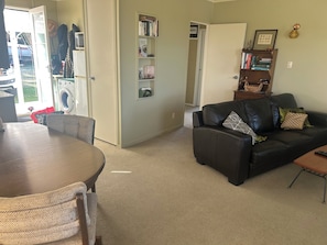 Interior - Tongariro River Cottage (Tūrangi)