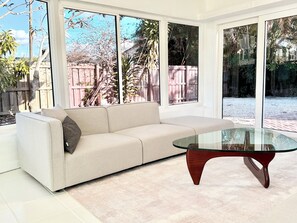 TV - Rove Modern Mid-Century in Victoria Park 2BR Home with Heated Pool and BBQ (Fort Lauderdale)