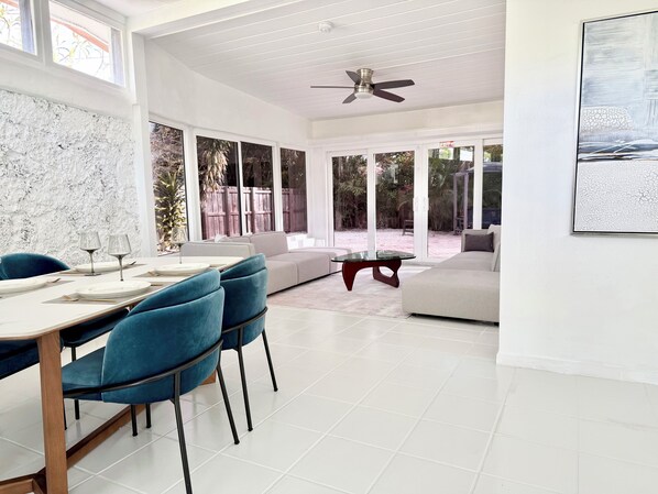 Dining - Rove Modern Mid-Century in Victoria Park 2BR Home with Heated Pool and BBQ (Fort Lauderdale)