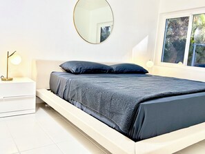 2 bedrooms, iron/ironing board, WiFi, bed sheets - Rove Modern Mid-Century in Victoria Park 2BR Home with Heated Pool and BBQ (Fort Lauderdale)