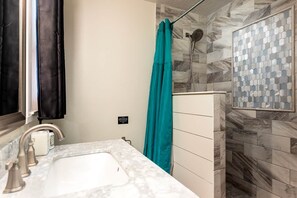 Shower, bidet, towels