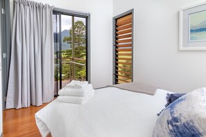 2 bedrooms, iron/ironing board, WiFi, bed sheets - World Heritage Skyline Cottage in The Scenic Rim - PWD accessible (Darlington)