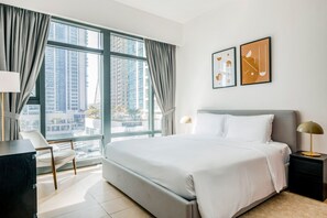 1 bedroom, iron/ironing board, WiFi, bed sheets - Blueground | JLT, pool, nr Lake (Dubai)