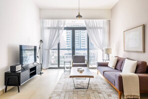 TV, stereo - Blueground | JLT, pool, nr Lake (Dubai)