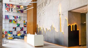 Lobby - Blueground | Dubai Marina, pool, nr Jumeirah Beach (Dubai)