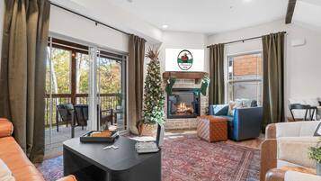 Smart-TV, Kamin, Videospiele