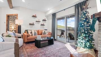 Smart-TV, Kamin, Videospiele