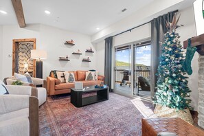 Smart-TV, Kamin, Videospiele