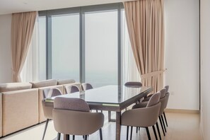 Dining - Blueground | Dubai Marina, pool, nr Marina Walk (Dubai)