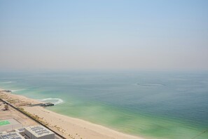 Beach - Blueground | Dubai Marina, pool, nr Marina Walk (Dubai)