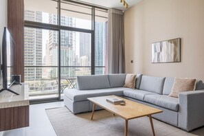 TV, stereo - Blueground | JLT Cluster K, pool, nr Marina (Dubai)