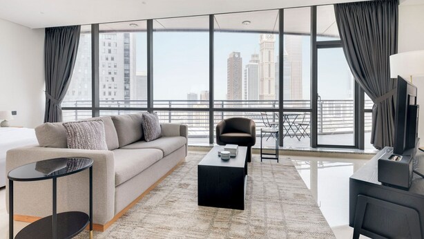TV, stereo - Blueground | DIFC, rooftop pool, nr Burj Khalifa (Dubai)