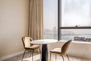 Dining - Blueground | The Palm Jumeirah, jacuzzi, nr beach (Dubai)