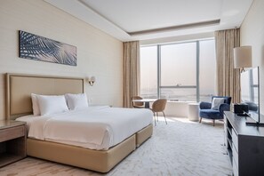 Iron/ironing board, WiFi, bed sheets - Blueground | The Palm Jumeirah, jacuzzi, nr Burj Al Arab (Dubai)