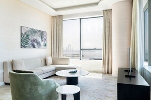 TV, stereo - Blueground | The Palm Jumeirah, pool, nr Atlantis (Dubai)