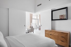 Iron/ironing board, WiFi, bed sheets - Blueground | Downtown Dubai, pool, nr Burj Khalifa (Dubai)