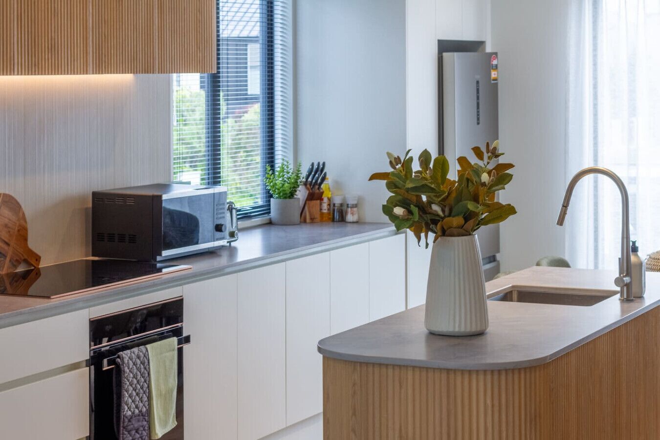 冰箱、微波炉、烤箱、炉灶