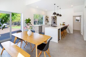 Dining - Spacious 6BR Home for Large Families or Work Teams (Christchurch)