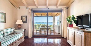 TV - Holiday apartment with sea view (Liscia di Vacca)