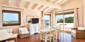 TV - Holiday apartment with sea view (Liscia di Vacca)