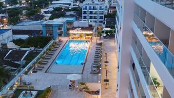 2 albercas al aire libre