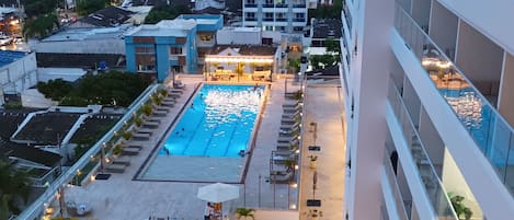 2 piscines extérieures