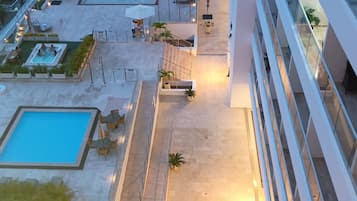 2 albercas al aire libre