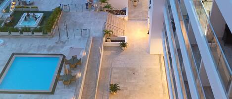 2 albercas al aire libre