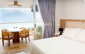 Comfort Quadruple Room, Balcony, Beach View | Laptop workspace, blackout drapes, soundproofing, iron/ironing board - Suite vacacional (Cartagena)