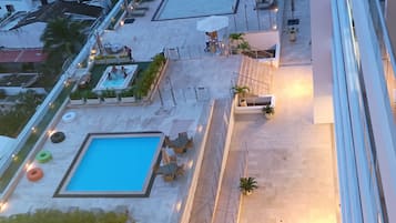 2 piscines extérieures