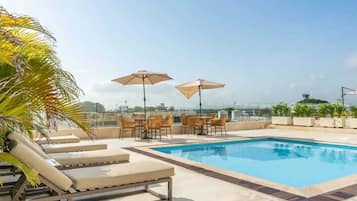 2 piscinas al aire libre